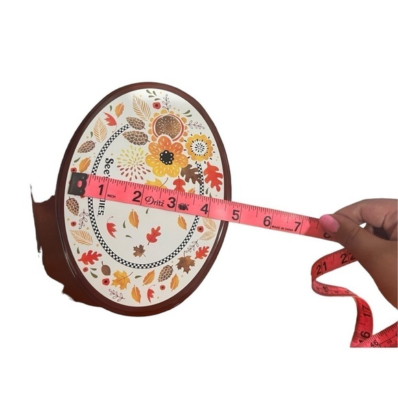 Sees candies collectible fall leaves 2023 candy tin excellent condition - Picture 2 of 5